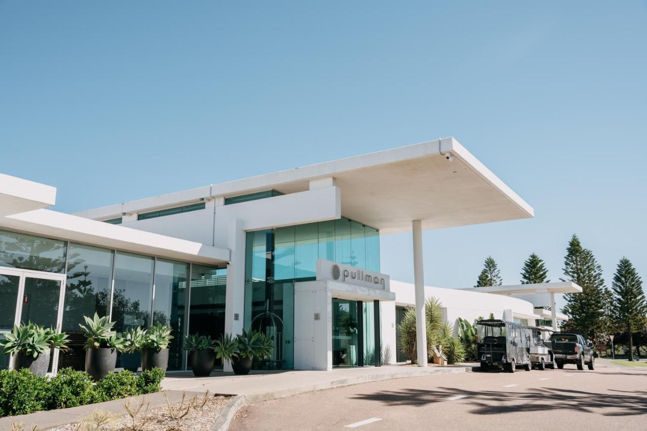 Pullman Magenta Shores Resort Entrance Екстер'єр фото Clubhouse at the Royal Palm Golf & Country Club