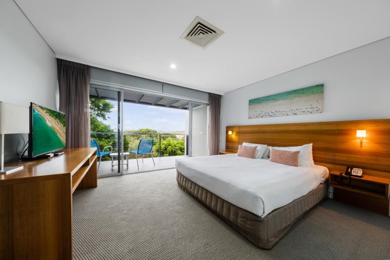 Pullman Magenta Shores Resort Entrance Екстер'єр фото A bedroom at the Mantra on Saltwater Island