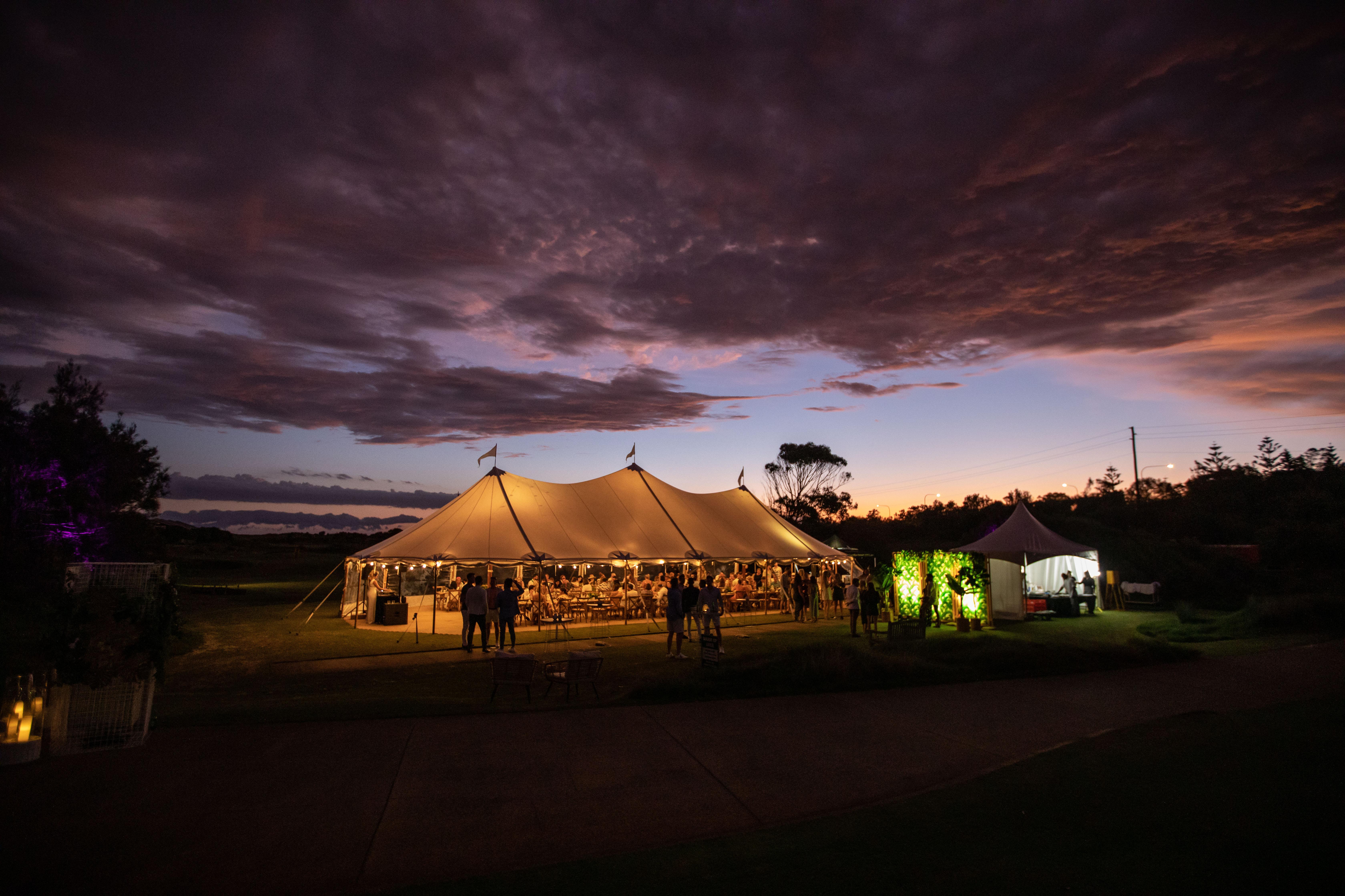 Pullman Magenta Shores Resort Entrance Екстер'єр фото The tent at the 2011 Australian Open