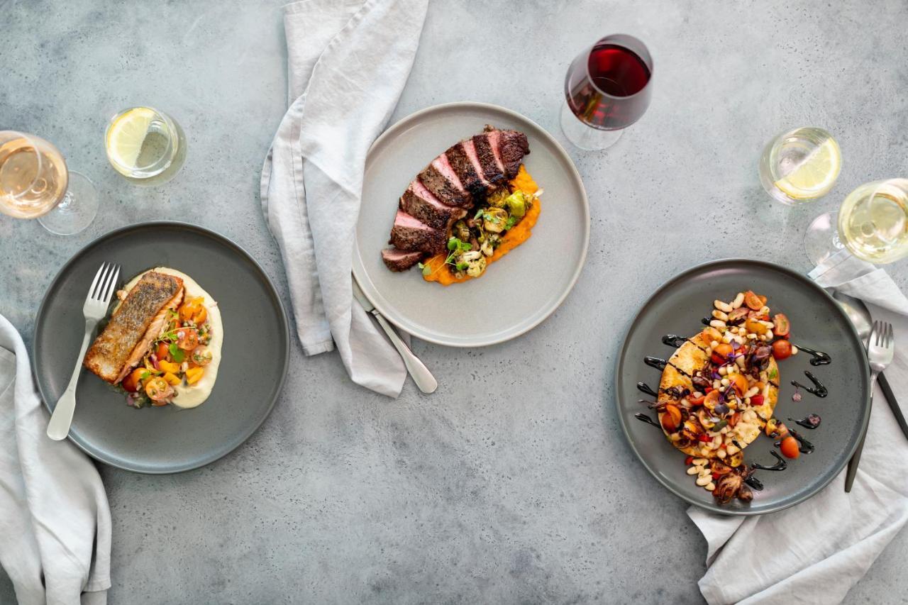 Pullman Magenta Shores Resort Entrance Екстер'єр фото A selection of dishes from the restaurant