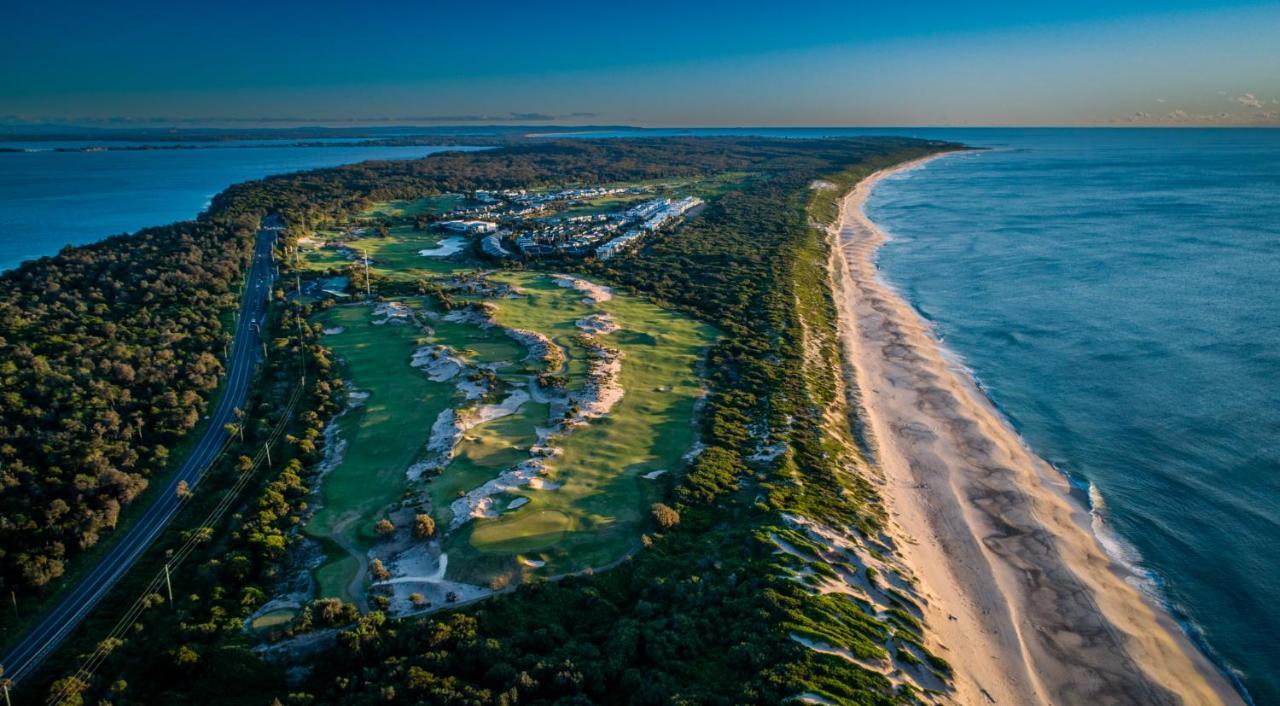 Pullman Magenta Shores Resort Entrance Екстер'єр фото Aerial view of the golf course