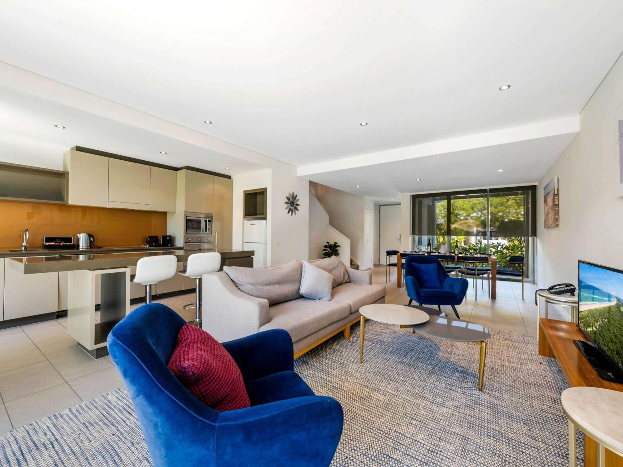 Pullman Magenta Shores Resort Entrance Екстер'єр фото A living room in a typical apartment