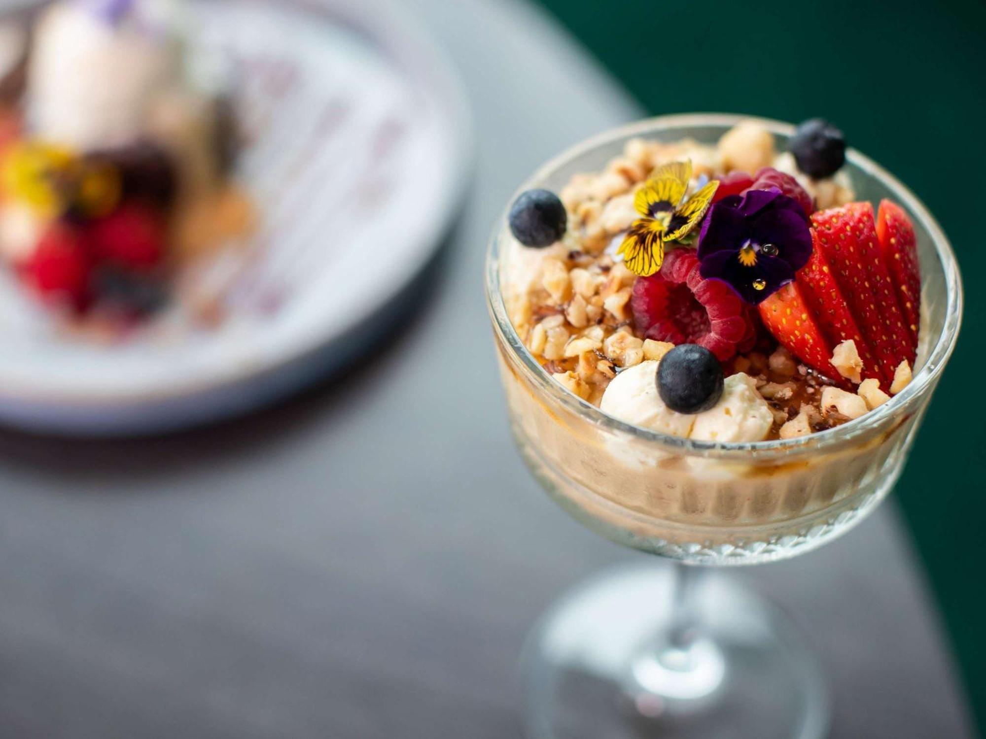Pullman Magenta Shores Resort Entrance Екстер'єр фото A parfait with granola and fruit