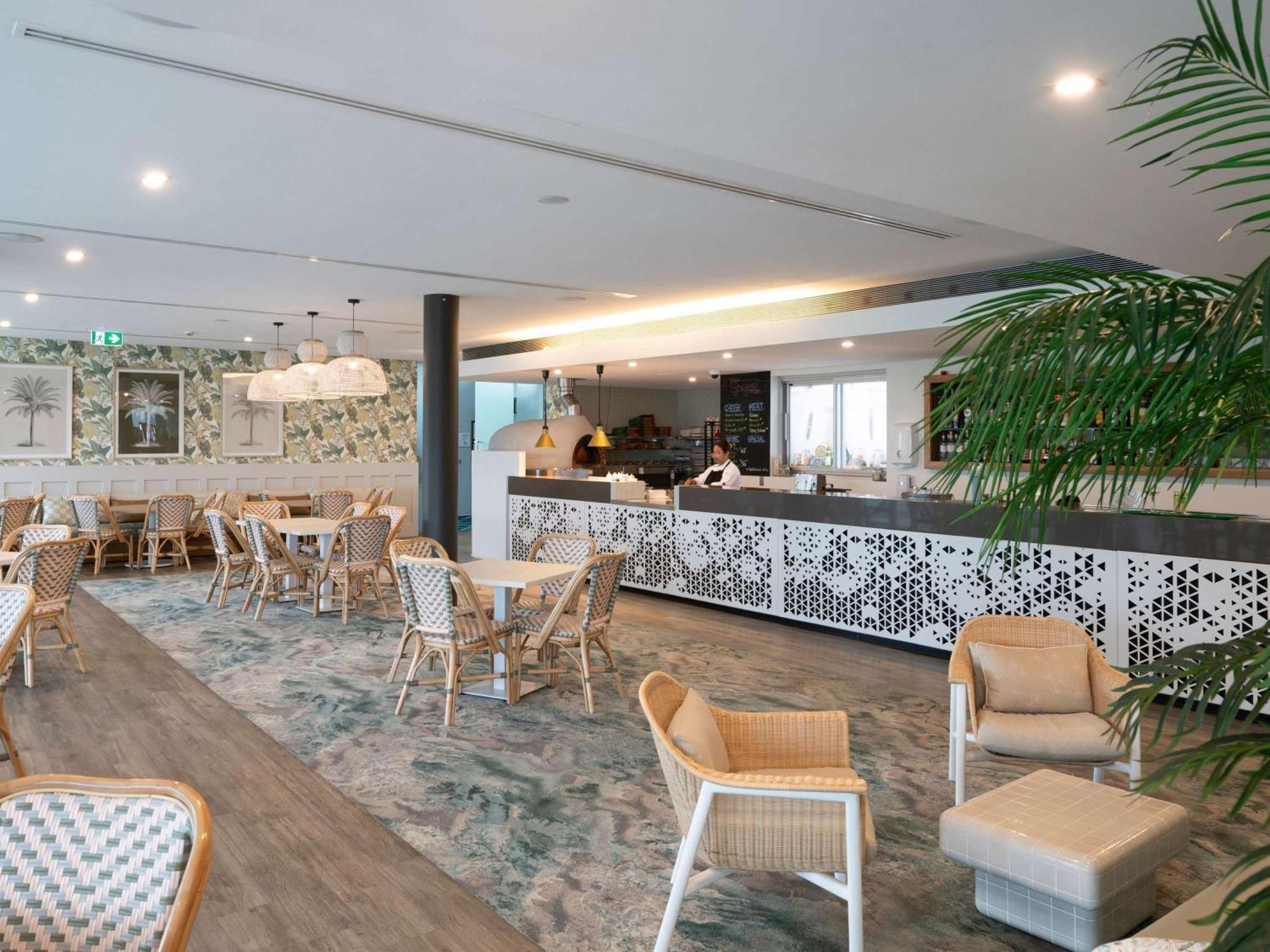 Pullman Magenta Shores Resort Entrance Екстер'єр фото The lounge at the airport