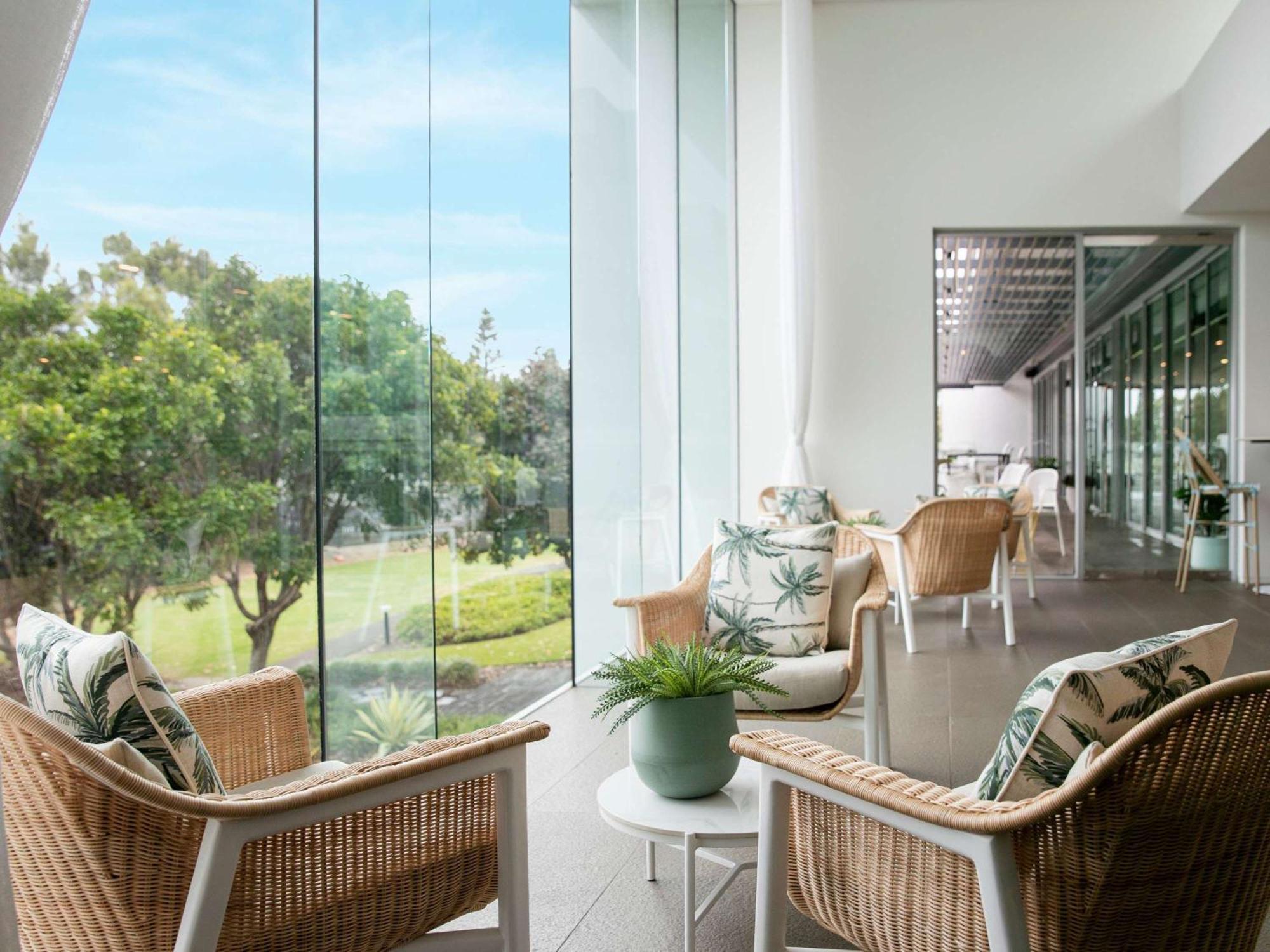 Pullman Magenta Shores Resort Entrance Екстер'єр фото Club Lounge at the Adelaide Oval