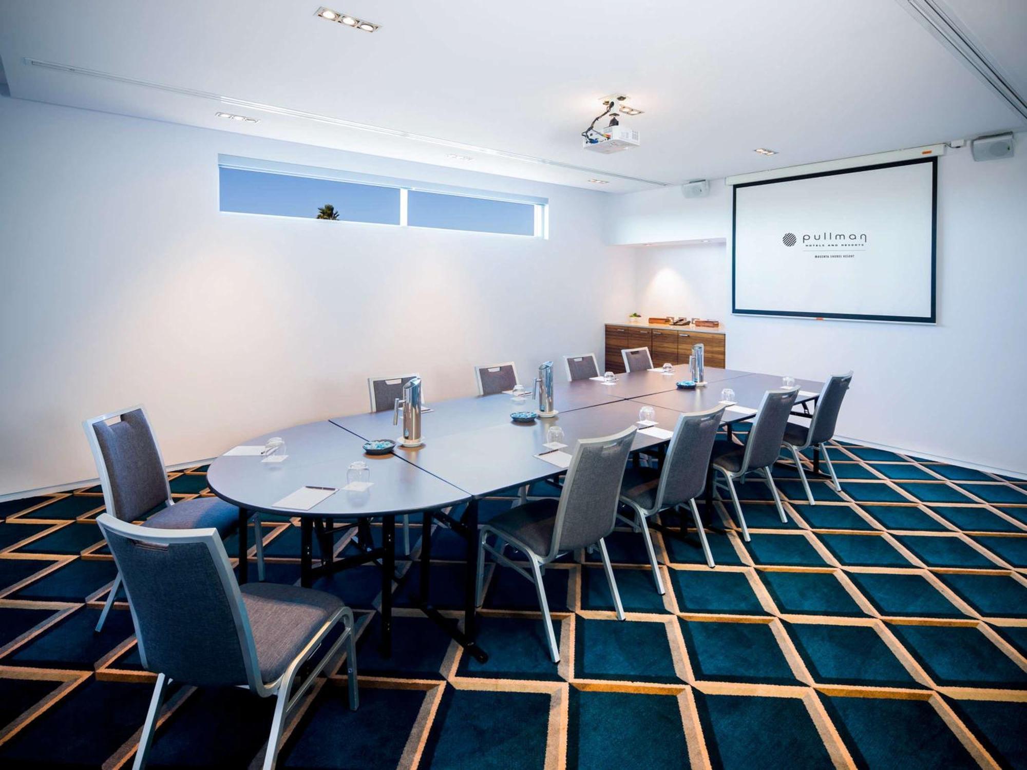 Pullman Magenta Shores Resort Entrance Екстер'єр фото The boardroom at the London office