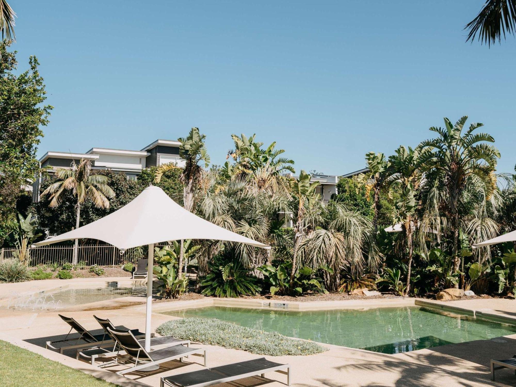 Pullman Magenta Shores Resort Entrance Екстер'єр фото The pool at the 1770 Bay Hotel